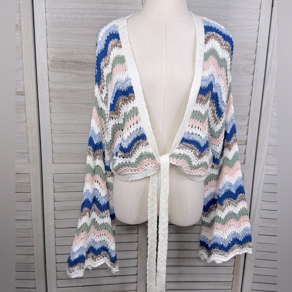 FRANCESCA'S Chevron Stripe Trumpet Sleeve Tie Front Cropped Cardigan-Large